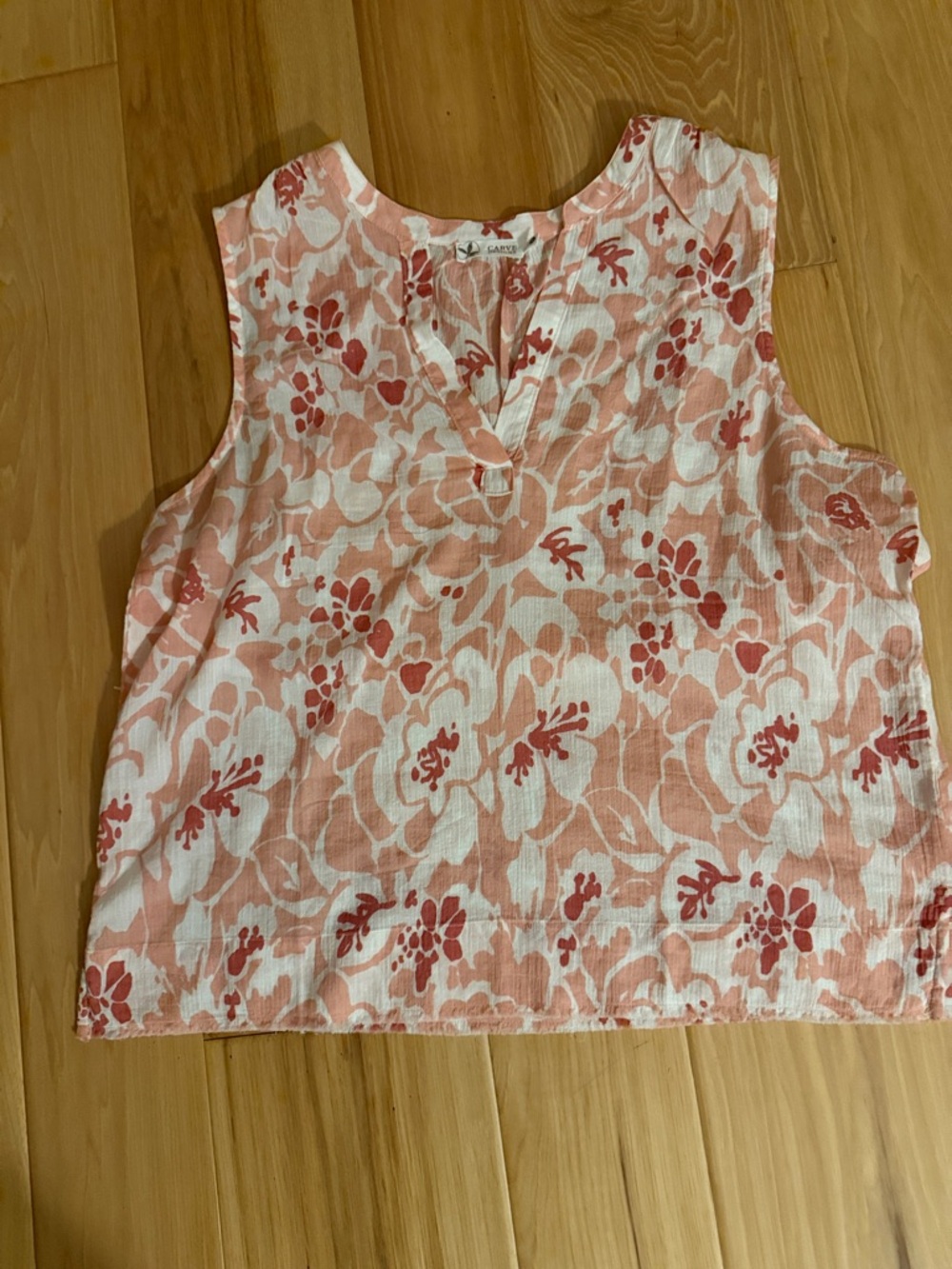 Lightweight cute Carve designs sleeveless blouse